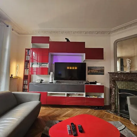 Montmartre Beautiful 67 M2 With Gym & Balcony Apartment *