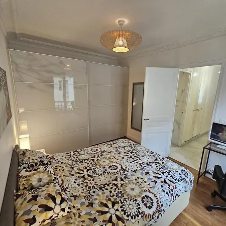 Apartment Montmartre Beautiful 67 M2 With Gym & Balcony