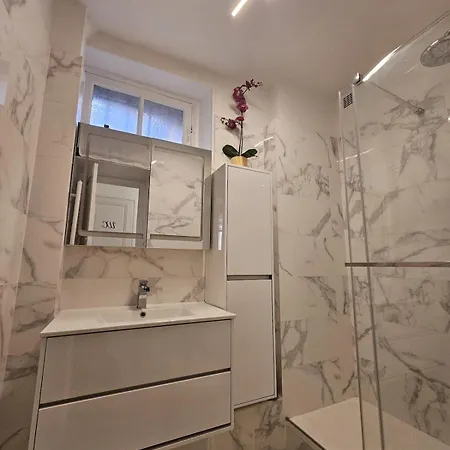 Montmartre Beautiful 67 M2 With Gym & Balcony Paryż
