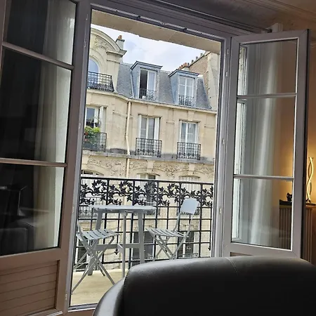 Apartament Montmartre Beautiful 67 M2 With Gym & Balcony Paryż